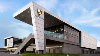 Вижте невероятната $100-милионна централа на Порше