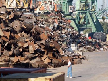 Санкции грозят България заради търговията със скрап