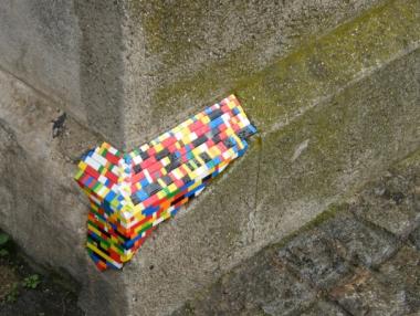 Блокчета „Лего“ върху старите сгради в София