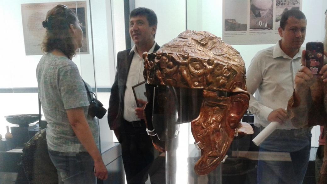 Показаха тракийски шлем за €2 млн. в Пловдив