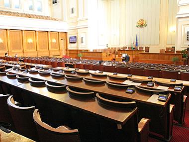 Плащаме 40 000 годишно за СОТ на депутатите