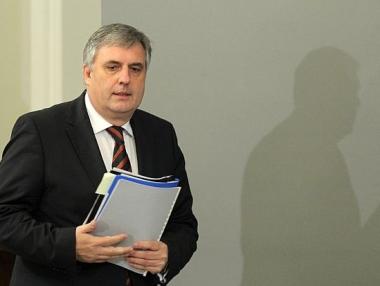 Калфин свиква Тристрания съвет заради минималната заплата