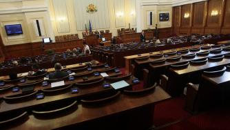 Всеки четвърти чиновник назначен без конкурс