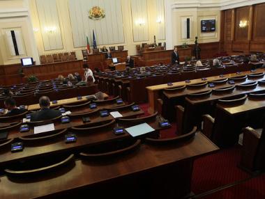 Всеки четвърти чиновник назначен без конкурс