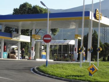 Запорираха бензиностанции на „Петрол“