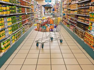 Франция забрани на супермаркетите да изхвърлят храна