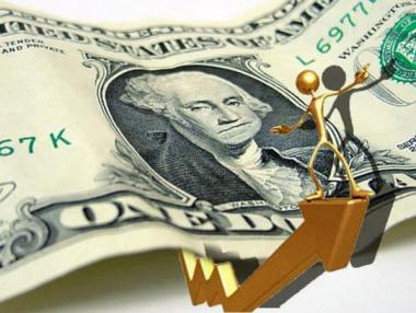 Доларът продължава да расте