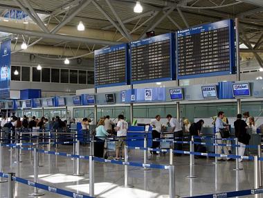 Авиостачка парализира Гърция от неделя