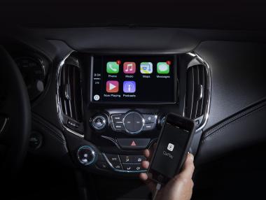 Astra ще е първата кола с Android и Apple CarPlay