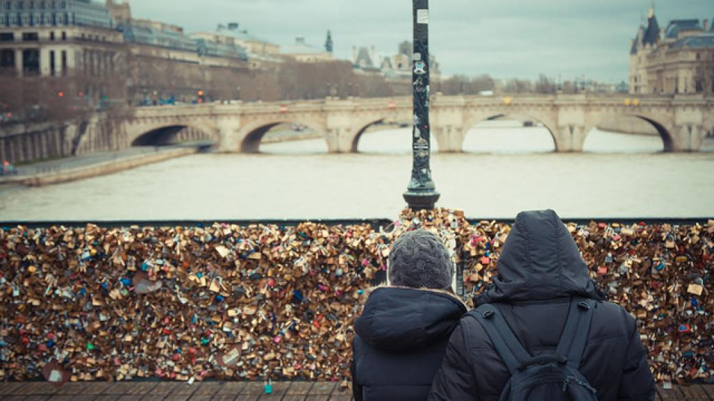 Премахват катинарите от „Моста на влюбените“ в Париж