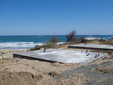 Спират строежите на къмпинг „Юг”