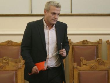 Разделиха здравните услуги на два пакета