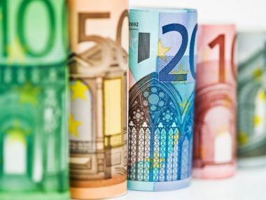 Еврото се отдалечи от върховете