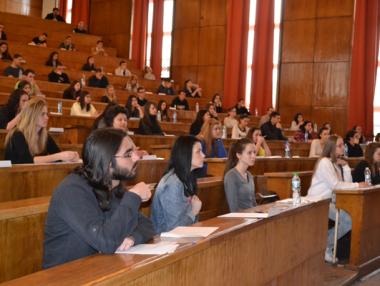 Кандидат-студентите в СУ избират между Елин Пелин или Ботев и Славейков