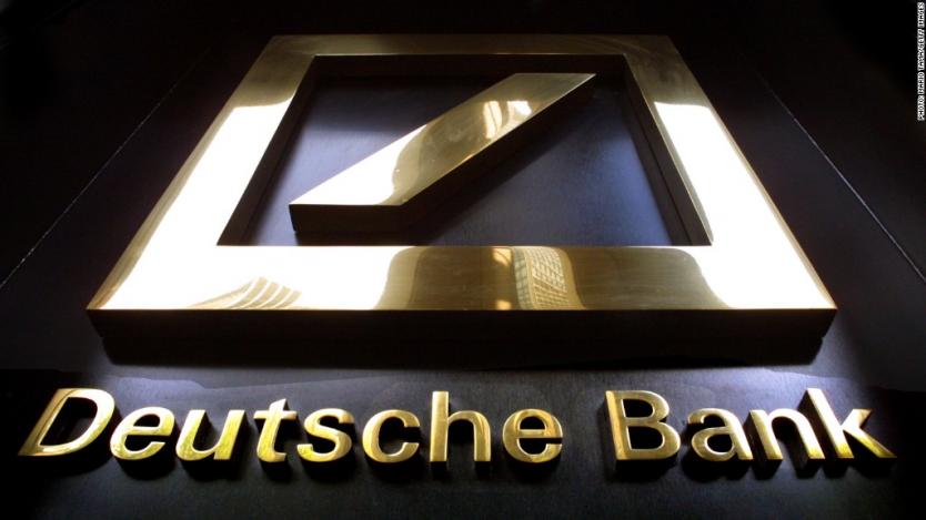 Двама директори на Deutsche Bank се оттеглят