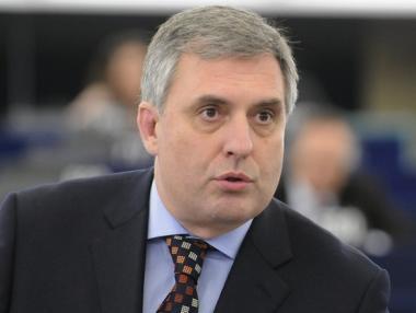 „Бедността не трябва да се бори със социални помощи“