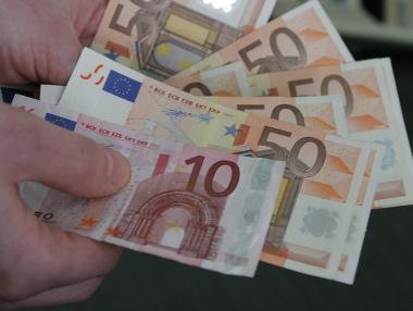 Еврото заличи първоначалните загуби