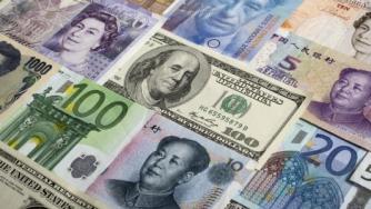 Еврото мина в защита заради страховете около Гърция