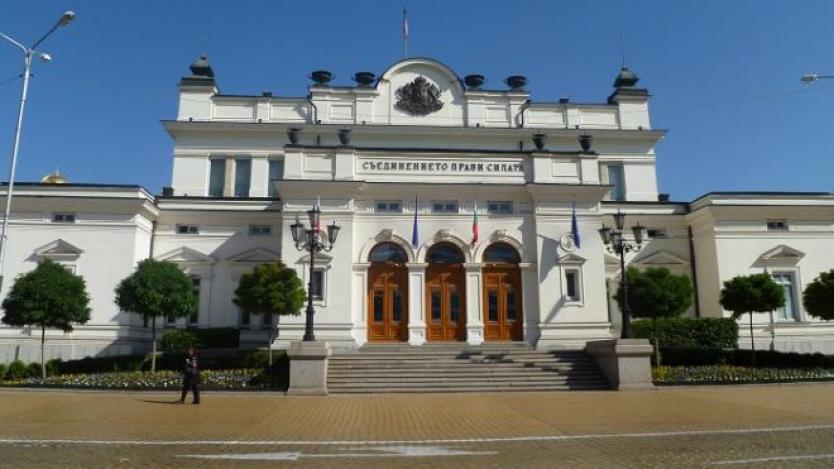 Парламентът прие поправки срещу изборния туризъм