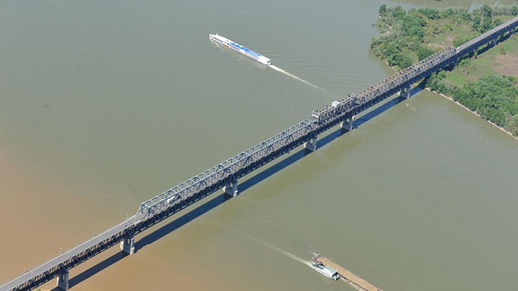 На днешния ден преди години отварят Дунав мост