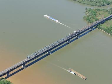 На днешния ден преди години отварят Дунав мост