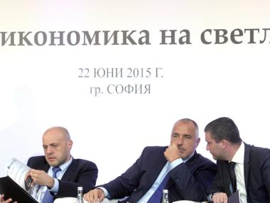 Кабинетът отчете 2 млрд. повече приходи в хазната