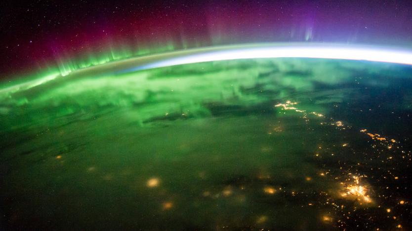 NASA фотографира северното сияние от Космоса