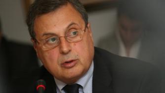 Младите в България предпочитат да са чиновници