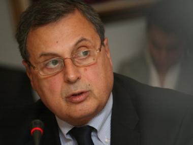 Младите в България предпочитат да са чиновници