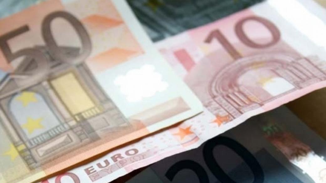 Малки печалби за еврото след шок от гръцката сага