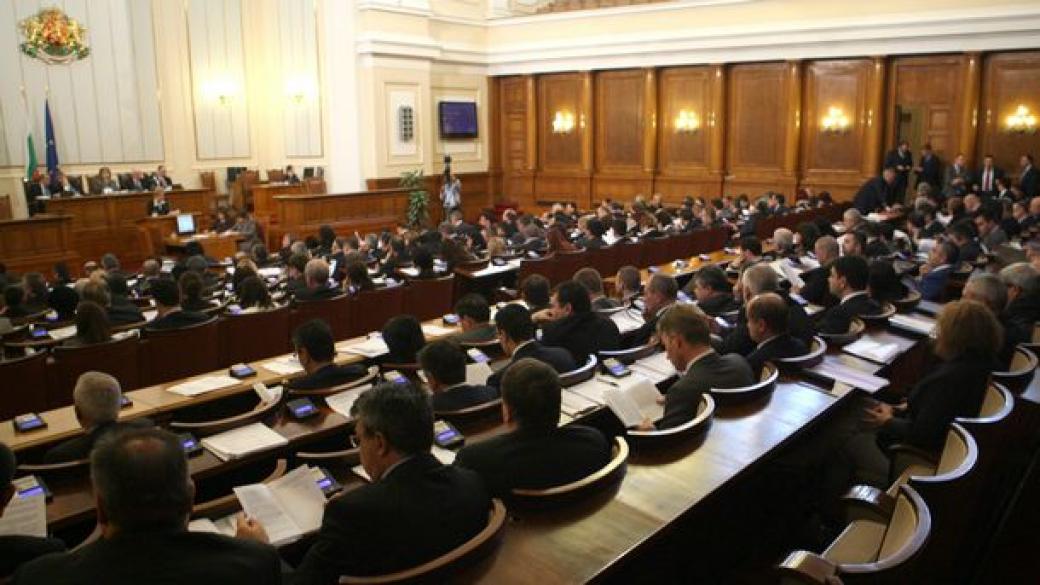 497 сътрудници съветват 240 депутати в парламента