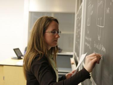 До 5000 лева заплата за учени