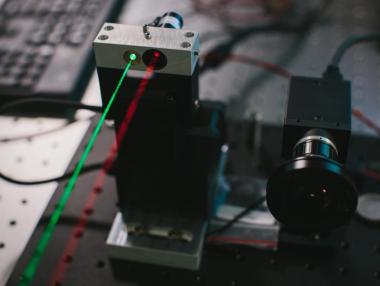 Зукърбърг показа лазерна система за данни