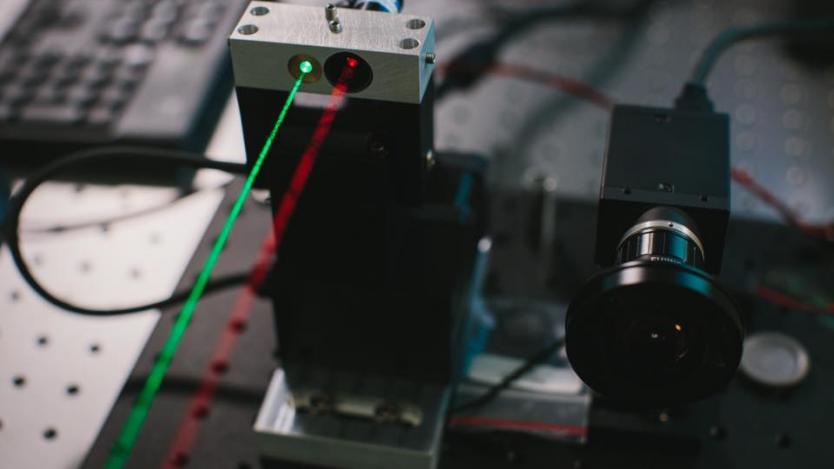 Зукърбърг показа лазерна система за данни