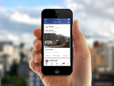 Facebook атакува YouTube