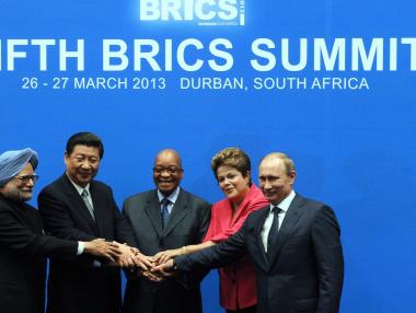 БРИКС обмисля търговия в национални валути
