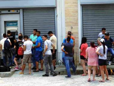 Гръцка банка опрощава заеми на социално слаби