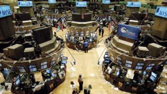 Фондовата борса в Ню Йорк отвори след срива в сряда