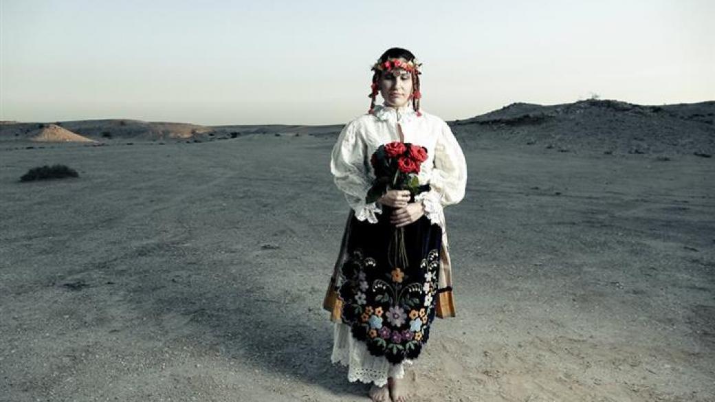 Снимки на българка с носия в пустинята на Катар взриви Фейсбук