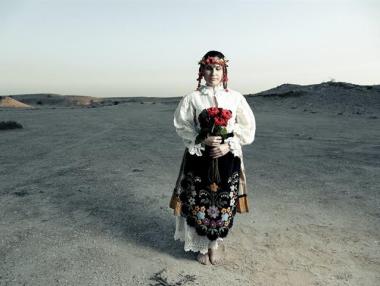 Снимки на българка с носия в пустинята на Катар взриви Фейсбук