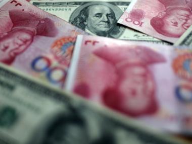 Спад на продажбите в САЩ оказа натиск върху долара