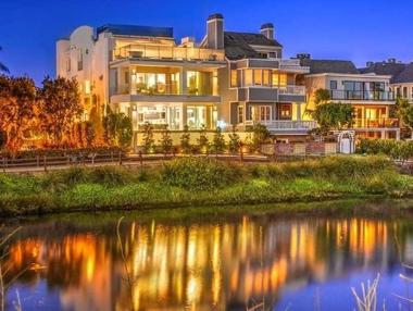 Ван Дам продава къща за $9,99 млн.