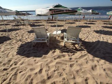 Касови бележки за чадърите и шезлонзите по плажа