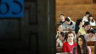 Все повече завършили предпочитат чужбина