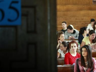 Все повече завършили предпочитат чужбина