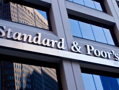 S&P повиши кредитния рейтинг на Гърция