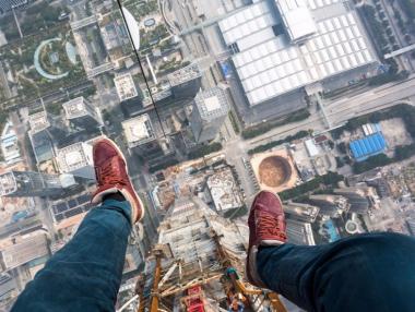 10 спиращи дъха снимки на градски катерачи