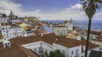 Живописният квартал Алфама в Лисабон