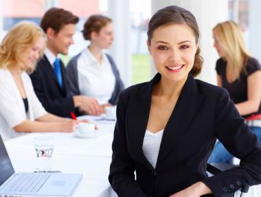 България с двойно повече жени на ръководни постове от средното за ЕС