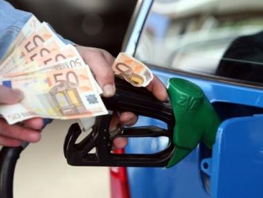 Гръцките бензиностанции спекулират с цените